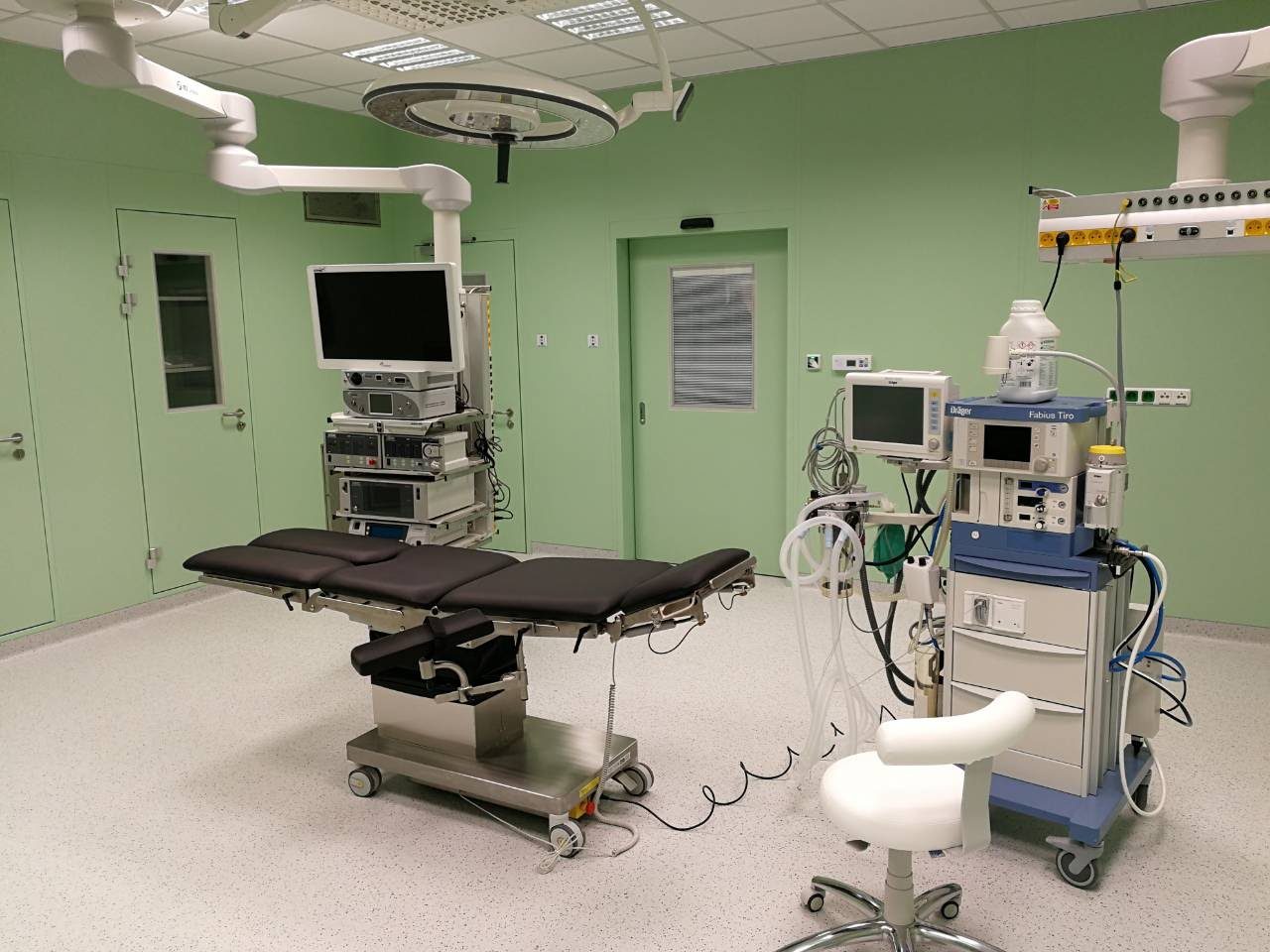 Operační sál centra jednodenní chirurgie CZ Clinic